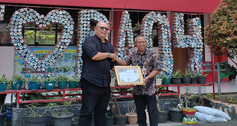 Penerimaan Penghargaan KI Award