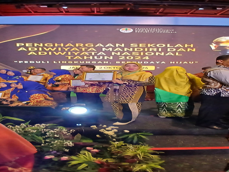 Foto 4 - Penghargaan Adiwiyata