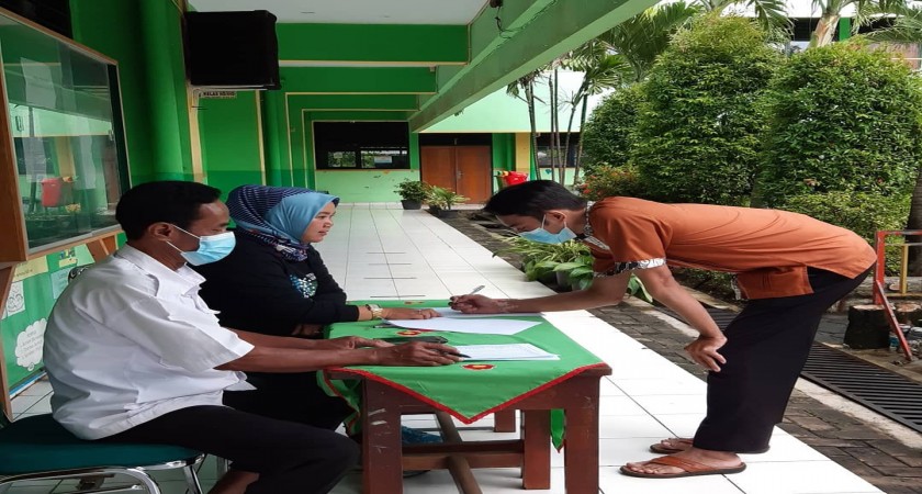 Pelayanan Posko PPDB SDN Bambu Apus 04