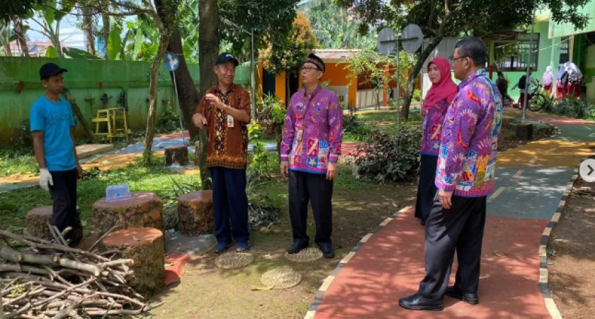 Kunjungan SUDIN Jakrta Timur 2 dalam rangka program penghijauan Sekolah